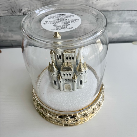 Disney Princess Castle Cloche - Picture 2 of 3